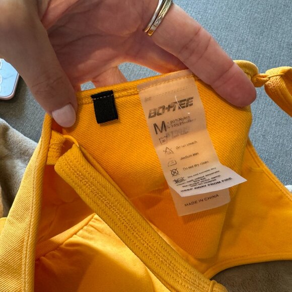 Bo+Tee Yellow Scoop Neck Sports Bra size Medium - Picture 4 of 4
